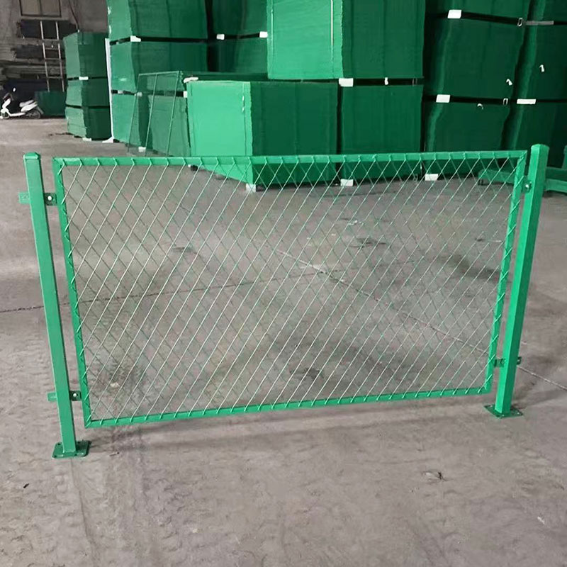 鋼板網(wǎng)菱形孔護欄